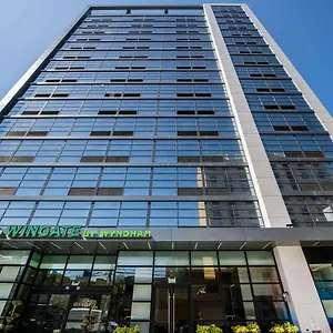 Wingate By Wyndham Long Island מלון